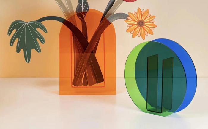 上海亞克力化妝品展示架定制 | 美妝柜臺亞克力展示架制作，防塵透光，提升檔次